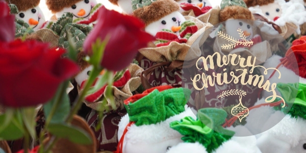 축제가 시작되면서 크리스마스 환호가 전 세계로 퍼집니다.